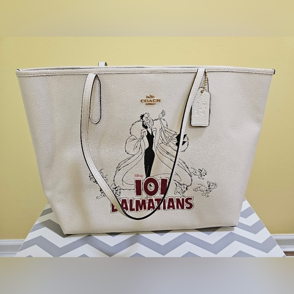 Disney X Coach City Tote Cruella Motif - Picture 3 of 17